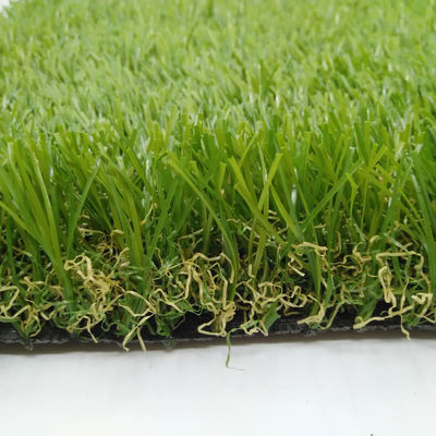 Di Halaman Belakang PE PP Lansekap Rumput Buatan 45mm Taman Depan 160s / M